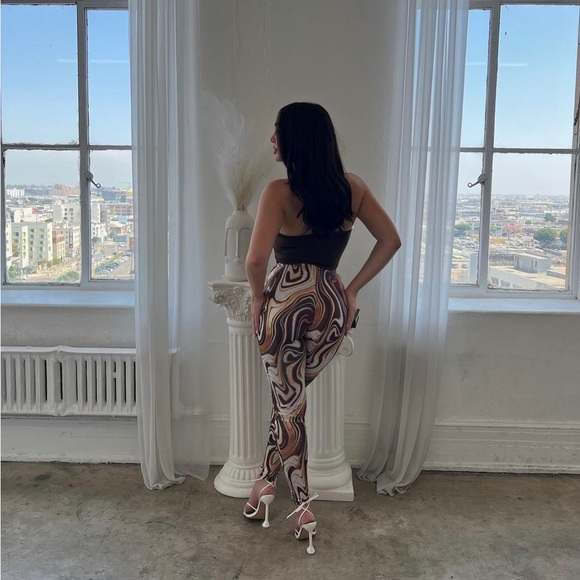 Two piece set - Picture 2 of 2